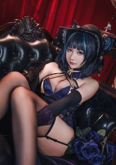 被两个男人按住吃奶_720免费播放