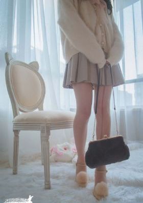 女主踢头踩脸视频VK_720手机在线观看
