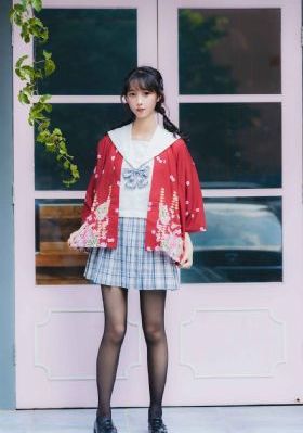 日韩美女袒胸露乳_高清高清在线